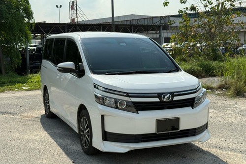Used 2016 Toyota Voxy 2.0