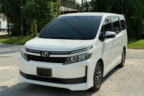 Old 2016 Toyota Voxy 2.0 ZS