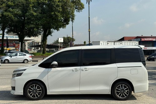 Second hand 2016 Toyota Voxy 2.0 ZS 