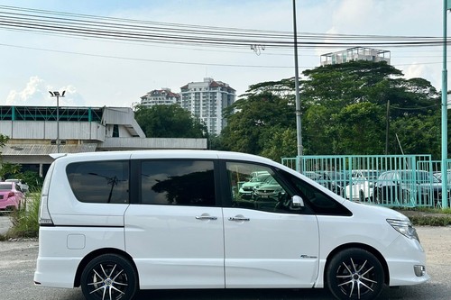 2016 Nissan Serena 2.0L Terpakai