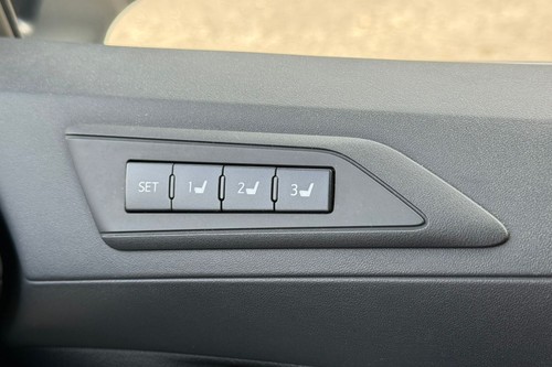 2020 Toyota Alphard 2.5 SC Terpakai