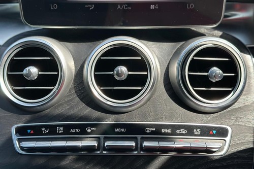 2016 Mercedes Benz C-Class Saloon C 200 AMG Line Terpakai