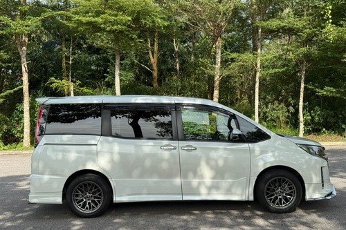 2019 Toyota Noah 2.0 Terpakai