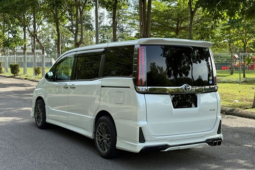 2019 Toyota Noah 2.0 Terpakai