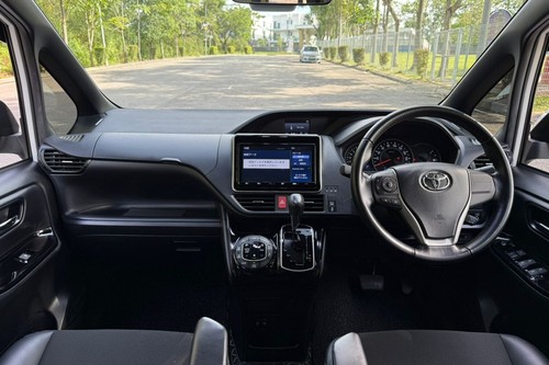 2019 Toyota Noah 2.0 Terpakai