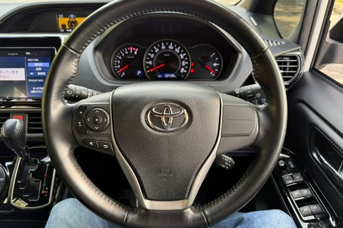 2019 Toyota Noah 2.0 Terpakai