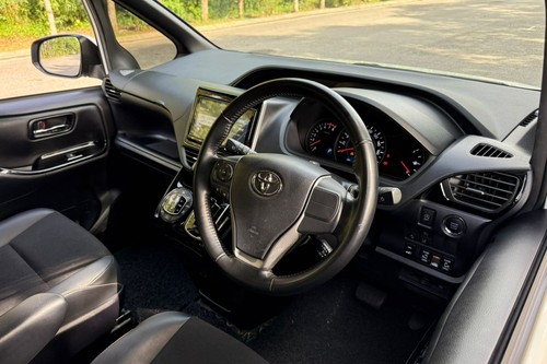 2019 Toyota Noah 2.0 Terpakai