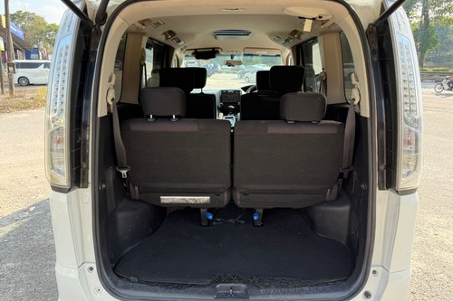 2013 Nissan Serena 2.0L Highway Star Terpakai