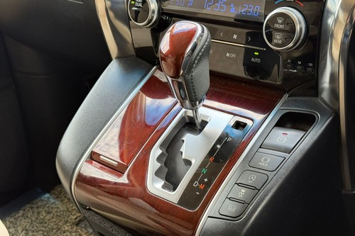 2016 Toyota Alphard 2.5 Terpakai