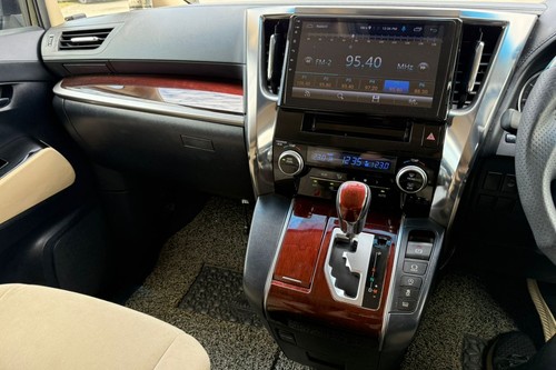 2016 Toyota Alphard 2.5 Terpakai