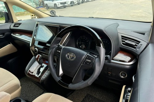 2016 Toyota Alphard 2.5 Terpakai