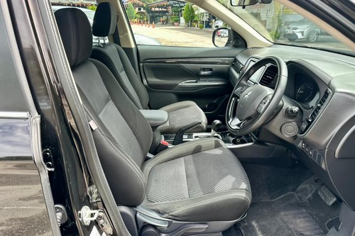 2017 Mitsubishi Outlander 2.0 L Terpakai