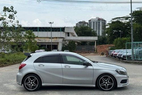 Terpakai 2013 Mercedes Benz A-Class A180 1.6(A) untuk Dijual