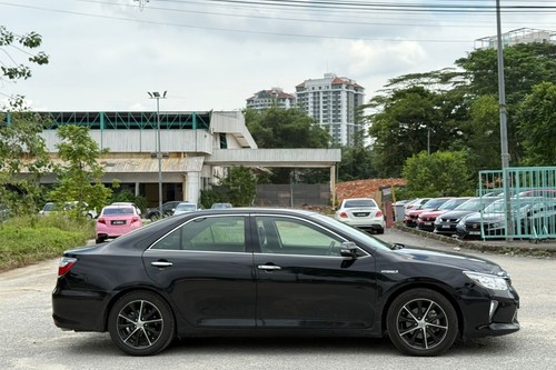 2015 Toyota Camry 2.5 Hybrid Terpakai