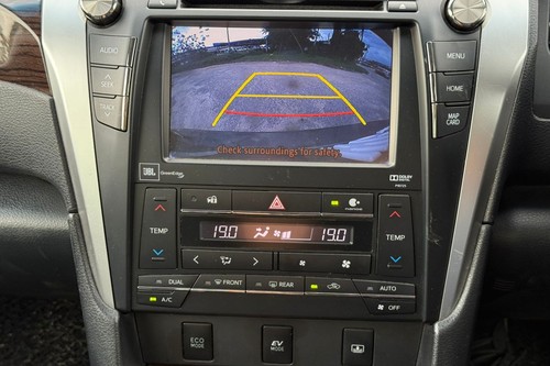 2015 Toyota Camry 2.5 Hybrid Terpakai