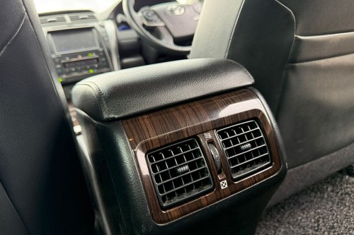 2015 Toyota Camry 2.5 Hybrid Terpakai