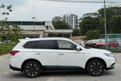 2019 Mitsubishi Outlander 2.4 L Terpakai