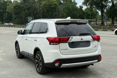 2019 Mitsubishi Outlander 2.4 L Terpakai