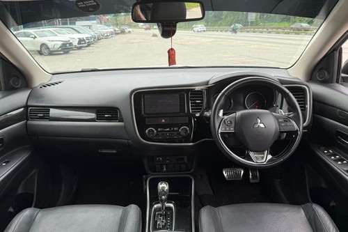 2019 Mitsubishi Outlander 2.4 L Terpakai