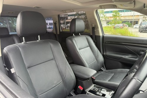 2019 Mitsubishi Outlander 2.4 L Terpakai