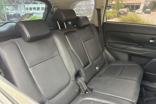 2019 Mitsubishi Outlander 2.4 L Terpakai