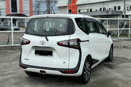 2018 Toyota Sienta 1.5 V AT Terpakai