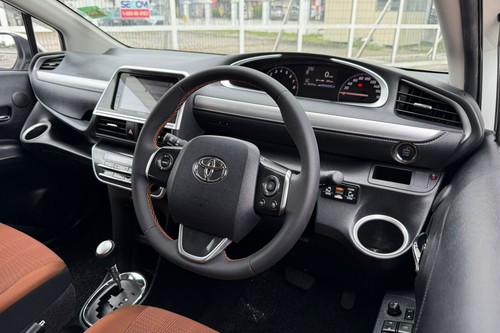 2018 Toyota Sienta 1.5 V AT Terpakai