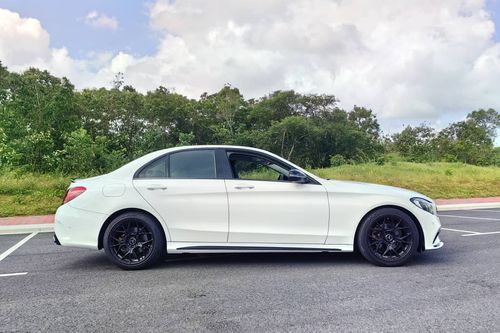 Old 2016 Mercedes Benz C-Class Saloon C 200 AT