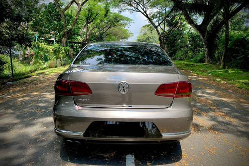 Old 2012 Volkswagen Passat 1.8