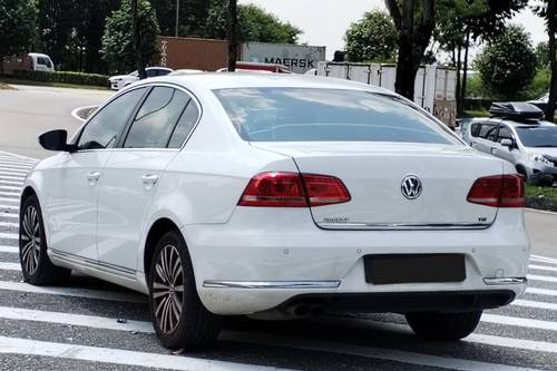 Old 2014 Volkswagen Passat 1.8