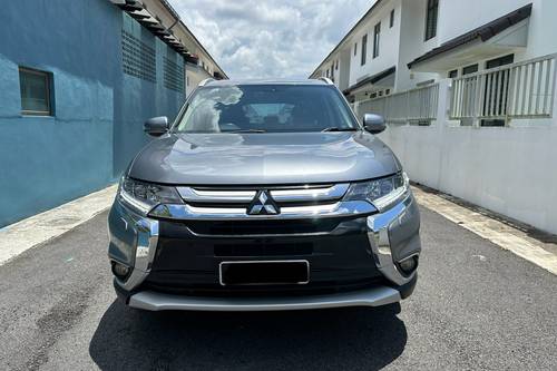 Second hand 2016 Mitsubishi Outlander 2.4 L 