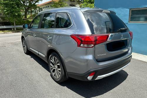 Terpakai 2016 Mitsubishi Outlander 2.4 L untuk Dijual