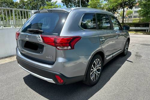 Second hand 2016 Mitsubishi Outlander 2.4 L 