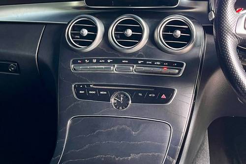 Terpakai 2018 Mercedes Benz C-Class Saloon C200 AMG Line untuk Dijual