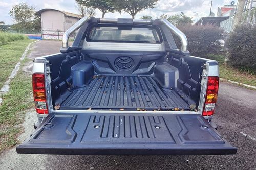 Second hand 2010 Toyota Hilux 2.5 G 