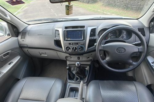 Second hand 2010 Toyota Hilux 2.5 G 