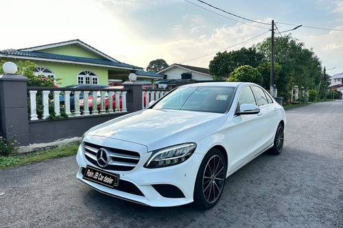 Second hand 2019 Mercedes Benz C-Class Saloon C200 Avantgarde Line 