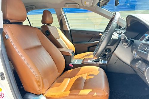 2017 Toyota Camry 2.5 Hybrid Luxury Terpakai