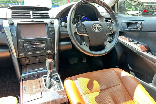 2017 Toyota Camry 2.5 Hybrid Luxury Terpakai