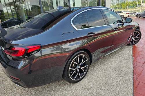 Terpakai 2022 BMW 5 Series Sedan 530i M Sport untuk Dijual