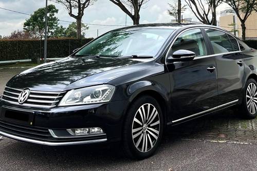 Old 2015 Volkswagen Passat 1.8