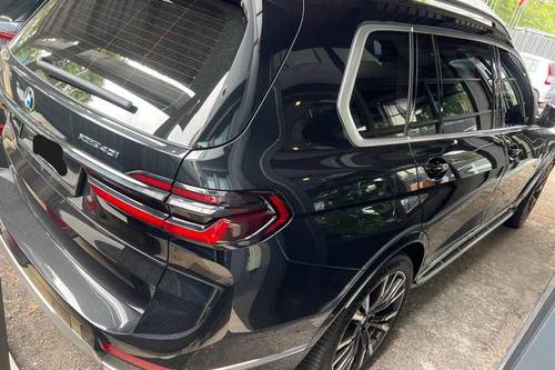 2023 BMW X7 xDrive40i Pure Excellence  lama