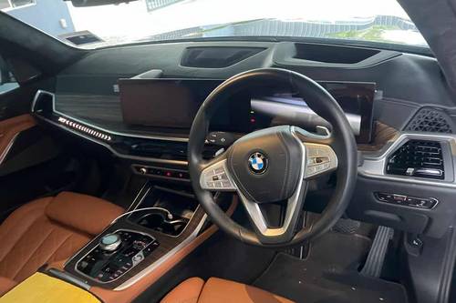 2023 BMW X7 xDrive40i Pure Excellence Terpakai