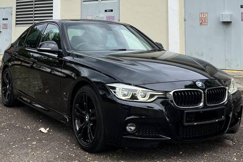 Old 2018 BMW 3 Series Sedan 330 e Sport