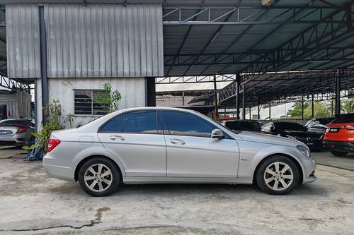 Old 2012 Mercedes Benz C-Class Saloon C200 1.8