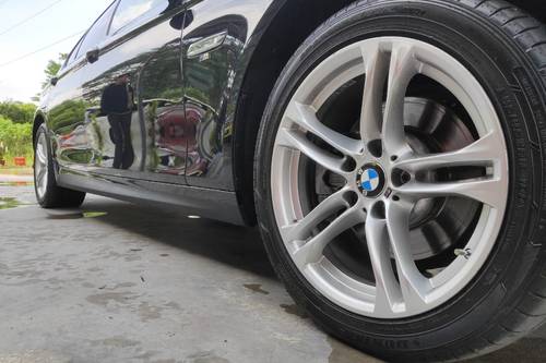 Old 2013 BMW 5 Series Sedan 523i