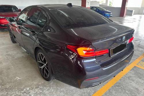 Old 2021 BMW 5 Series Sedan 530e M Sport