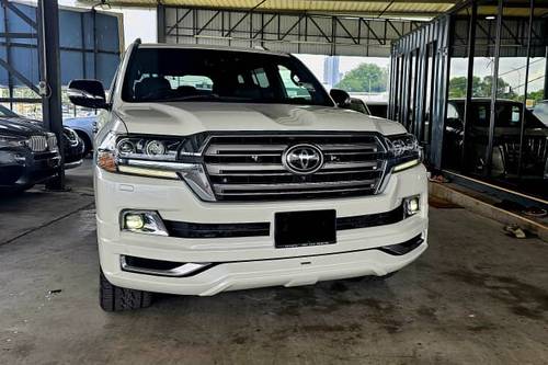 2017 Toyota Land Cruiser 4.6 V6 Terpakai