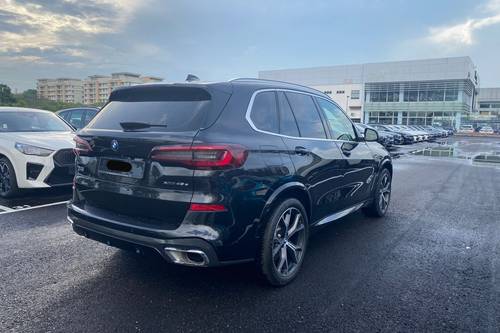 Second hand 2023 BMW X5 xDrive45e M Sport 