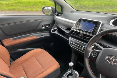 2016 Toyota Sienta 1.5 V AT Terpakai